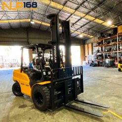 Xe nâng dầu Hyundai 50D-9SA