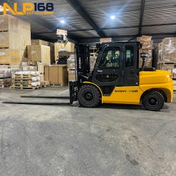 Xe nâng điện Hyundai 50DN-9VB